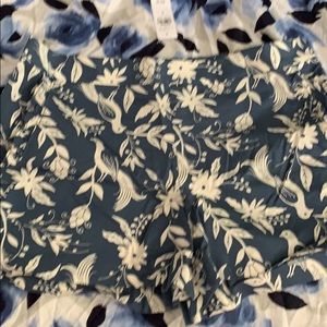 Loft size 9 side zip light weight shorts BNWT